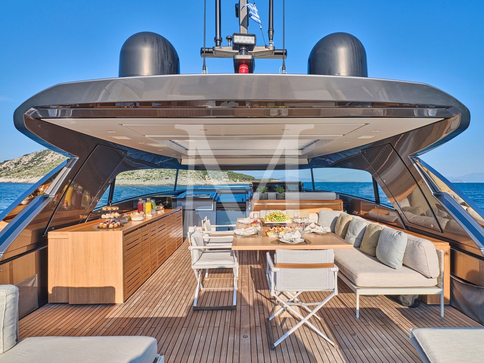 Sanlorenzo_SX88_charter_greece_sundeck_overview