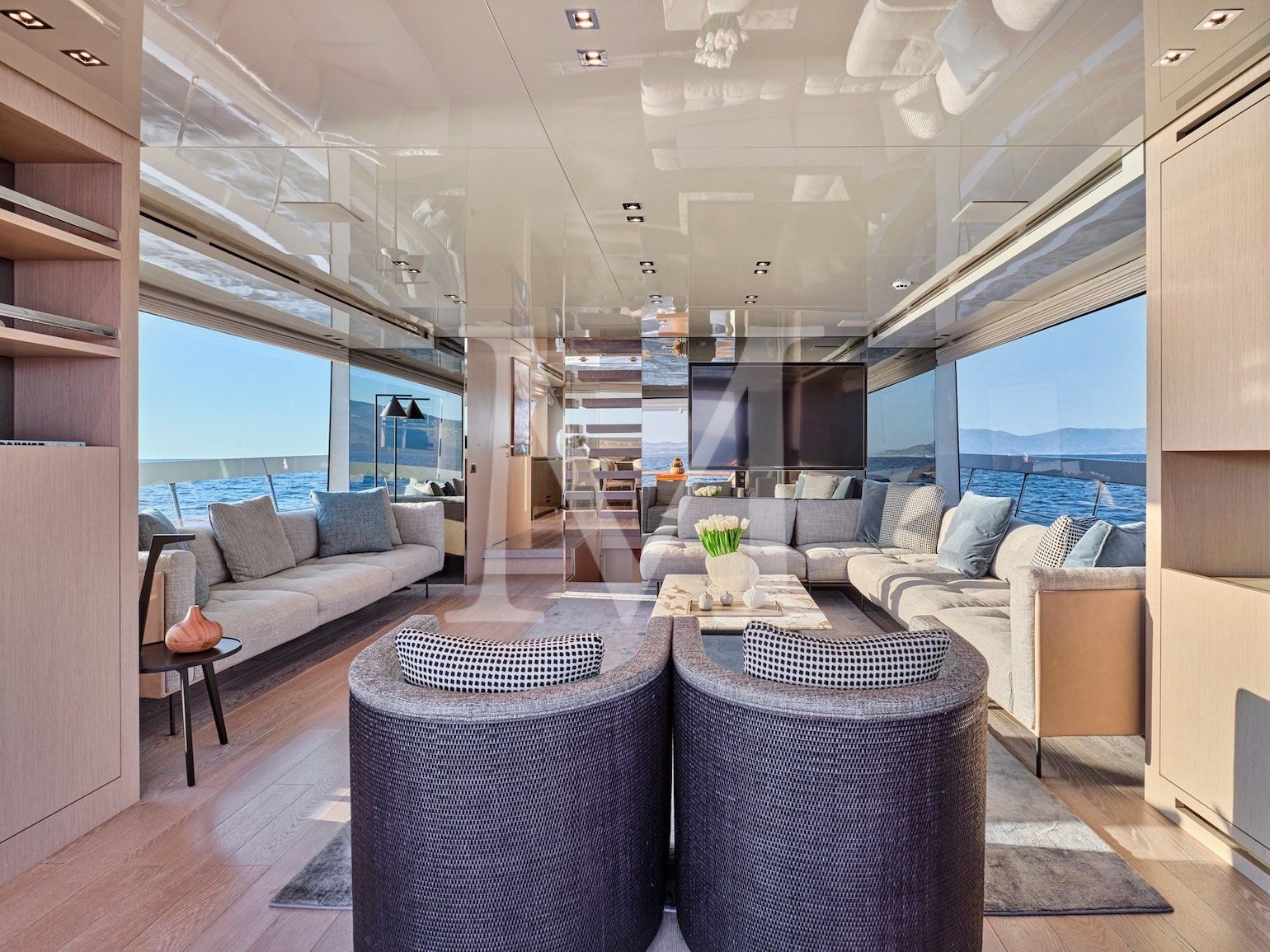 Dellagrazia_Sanlorenzo_SX88_charter_greece_salon