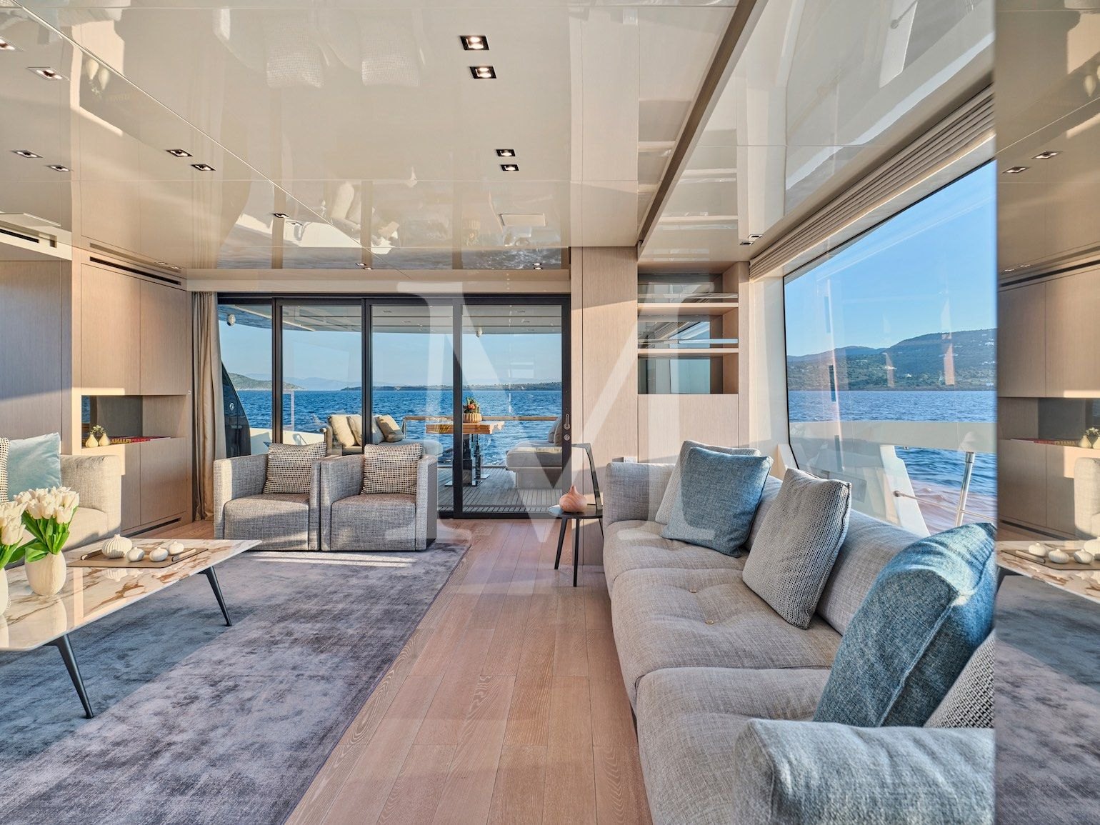 Dellagrazia_Sanlorenzo_SX88_charter_greece_salon3