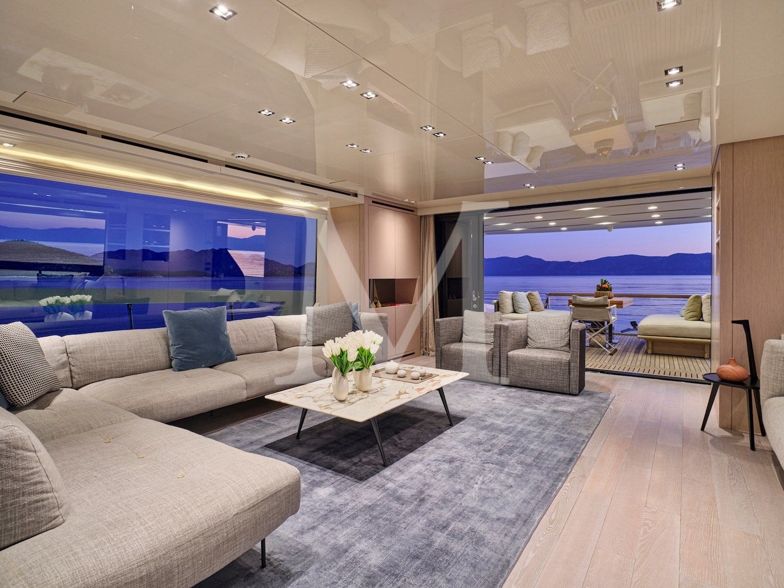 Dellagrazia_Sanlorenzo_SX88_charter_greece_salon2