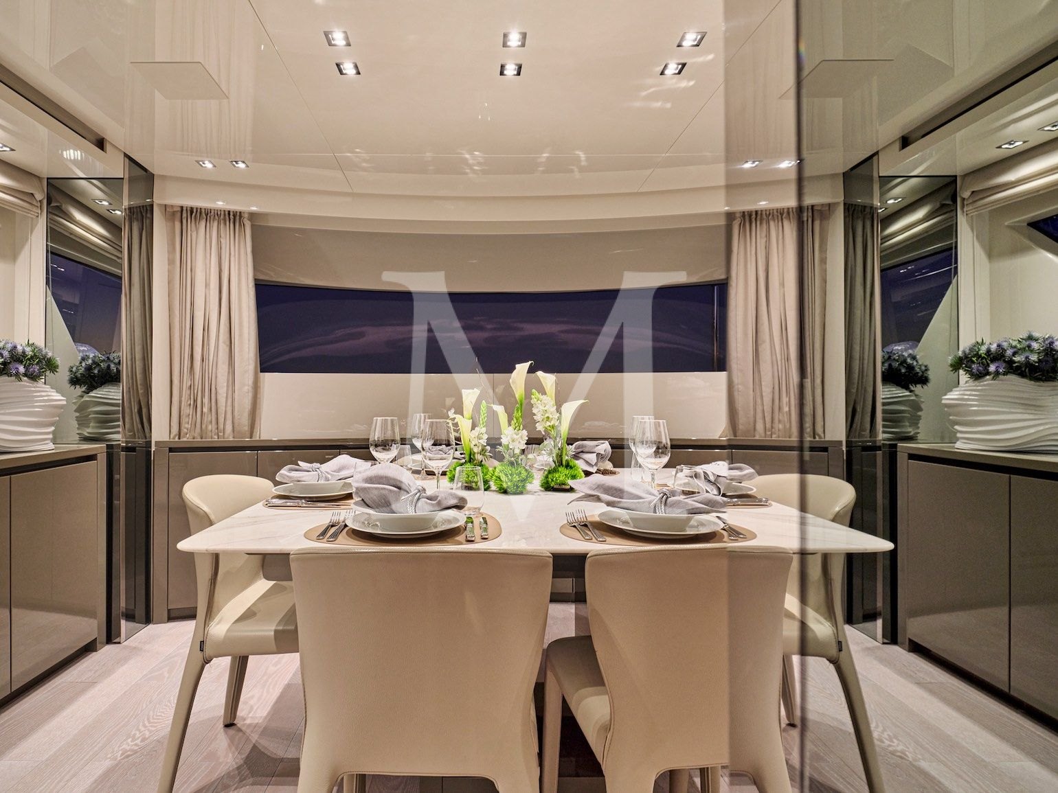 Dellagrazia_Sanlorenzo_SX88_charter_greece_salon_dining