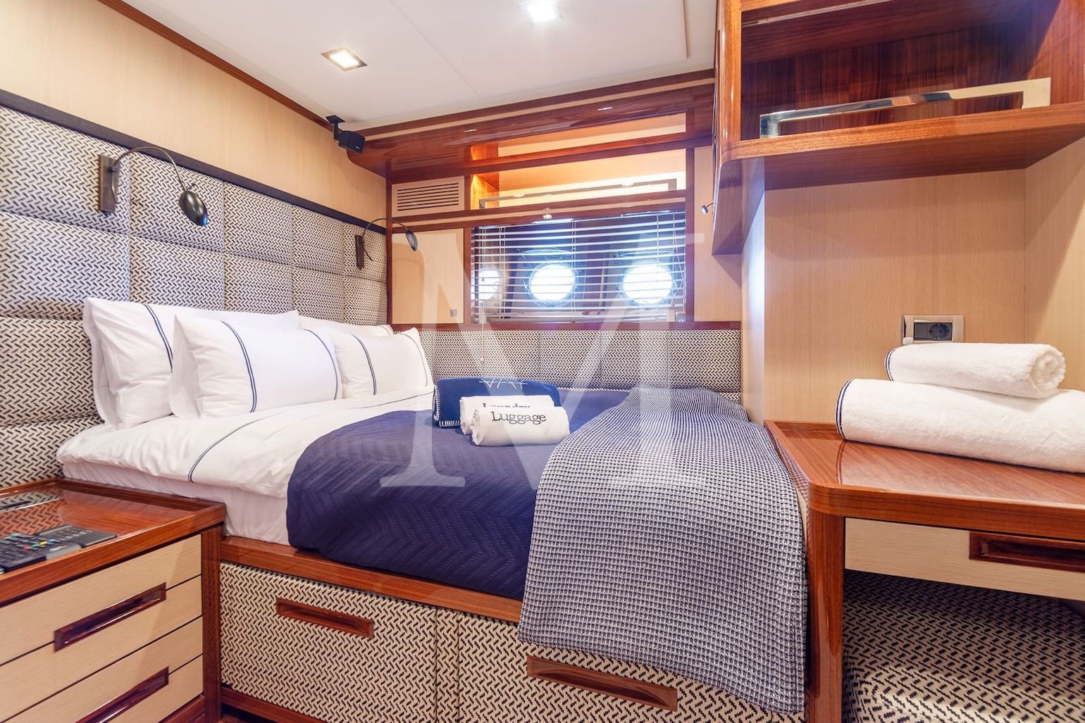 VAY_yacht_double2
