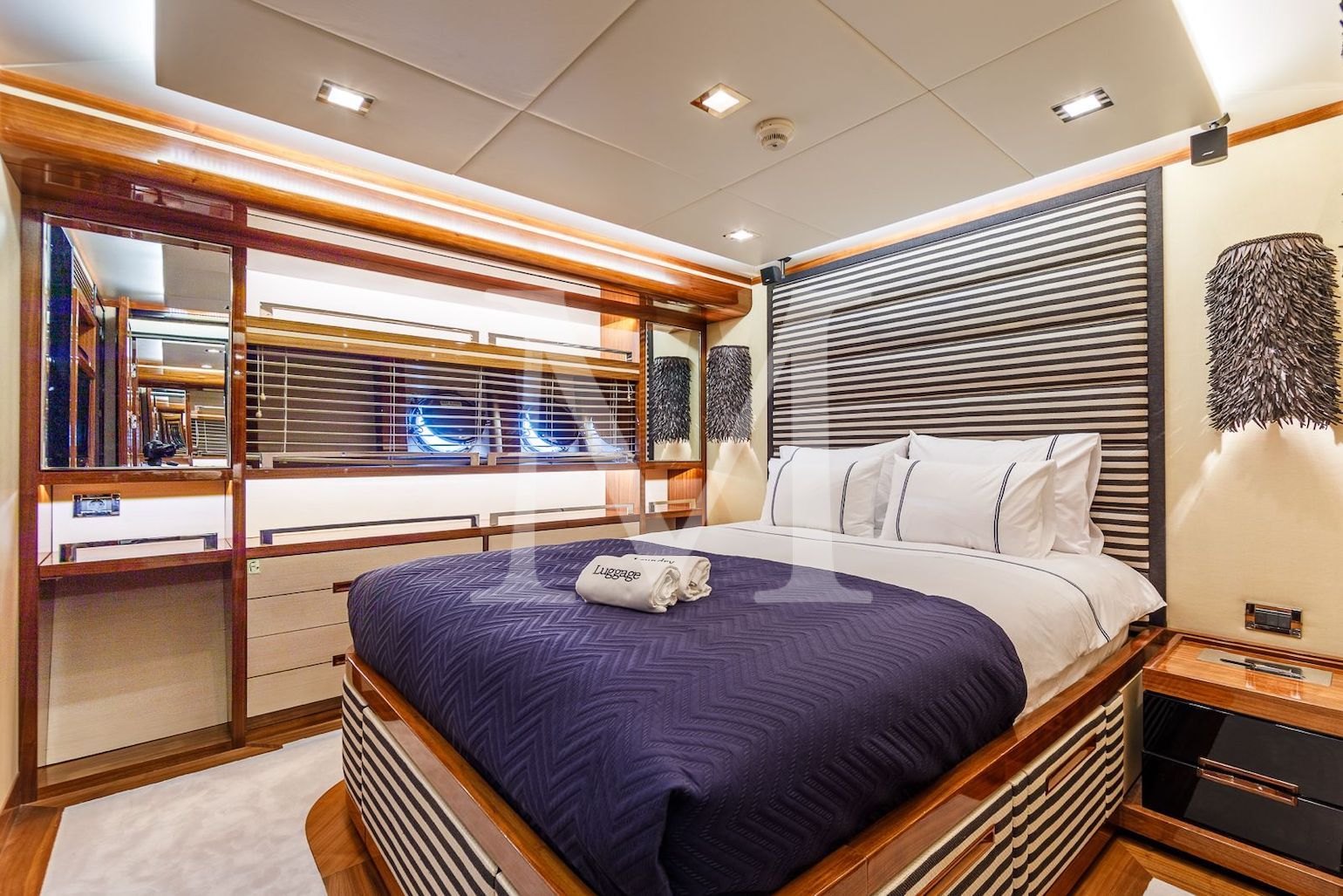 VAY_yacht_vip