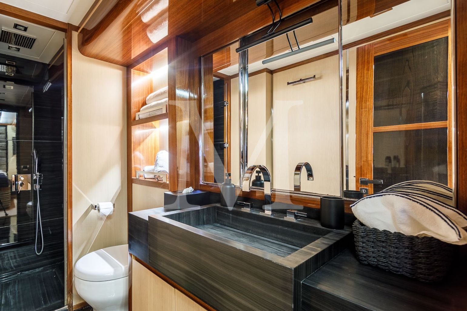 VAY_yacht_master_bath
