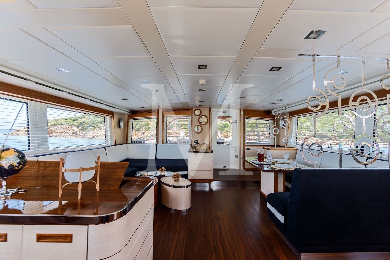 VAY_yacht_salon_2