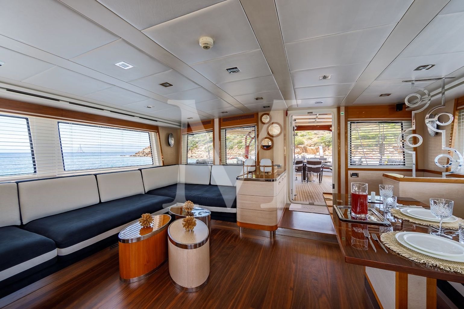VAY_yacht_salon_3