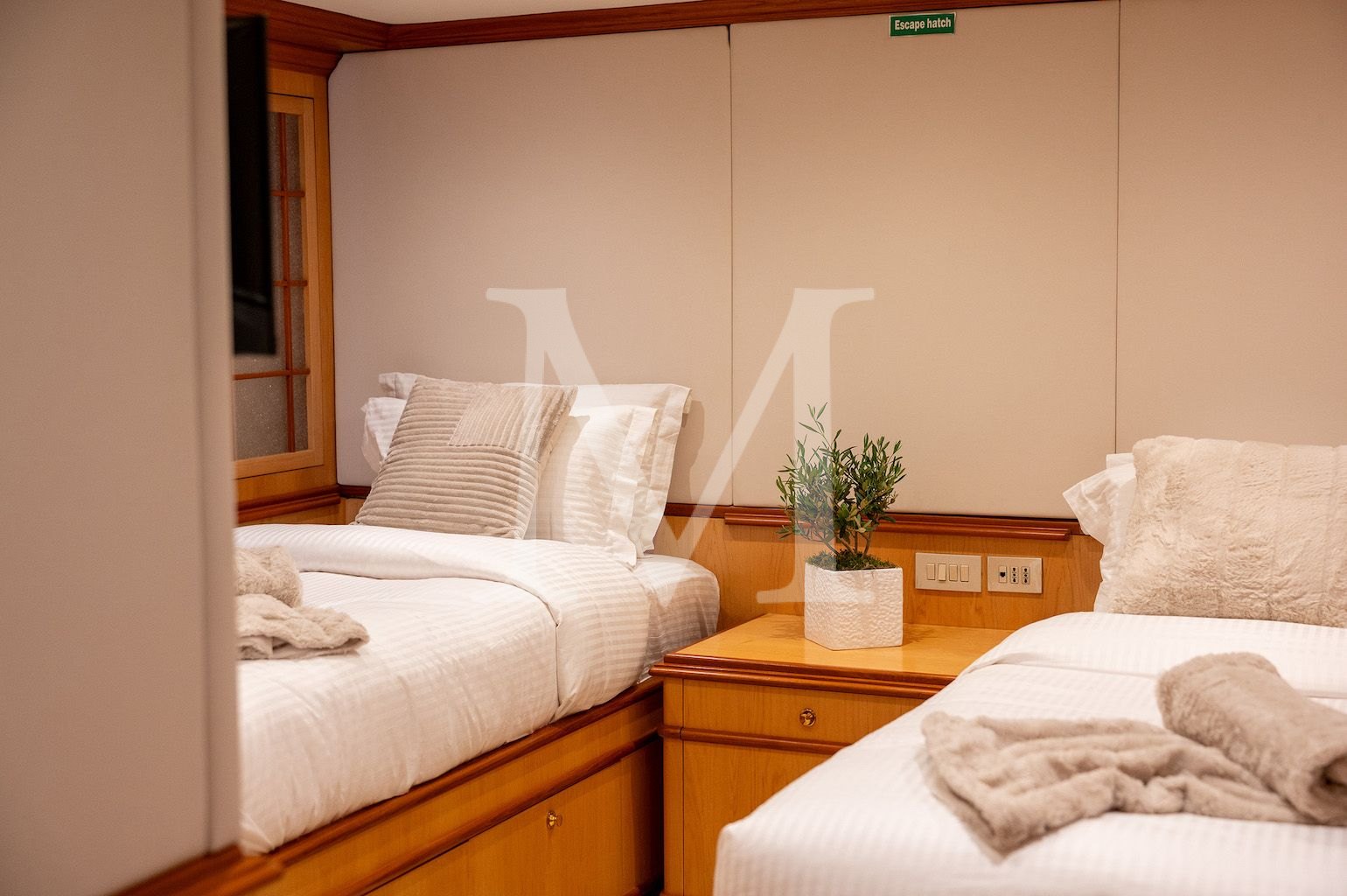 Kokomo_Nights_yacht_charter_greece_Twin