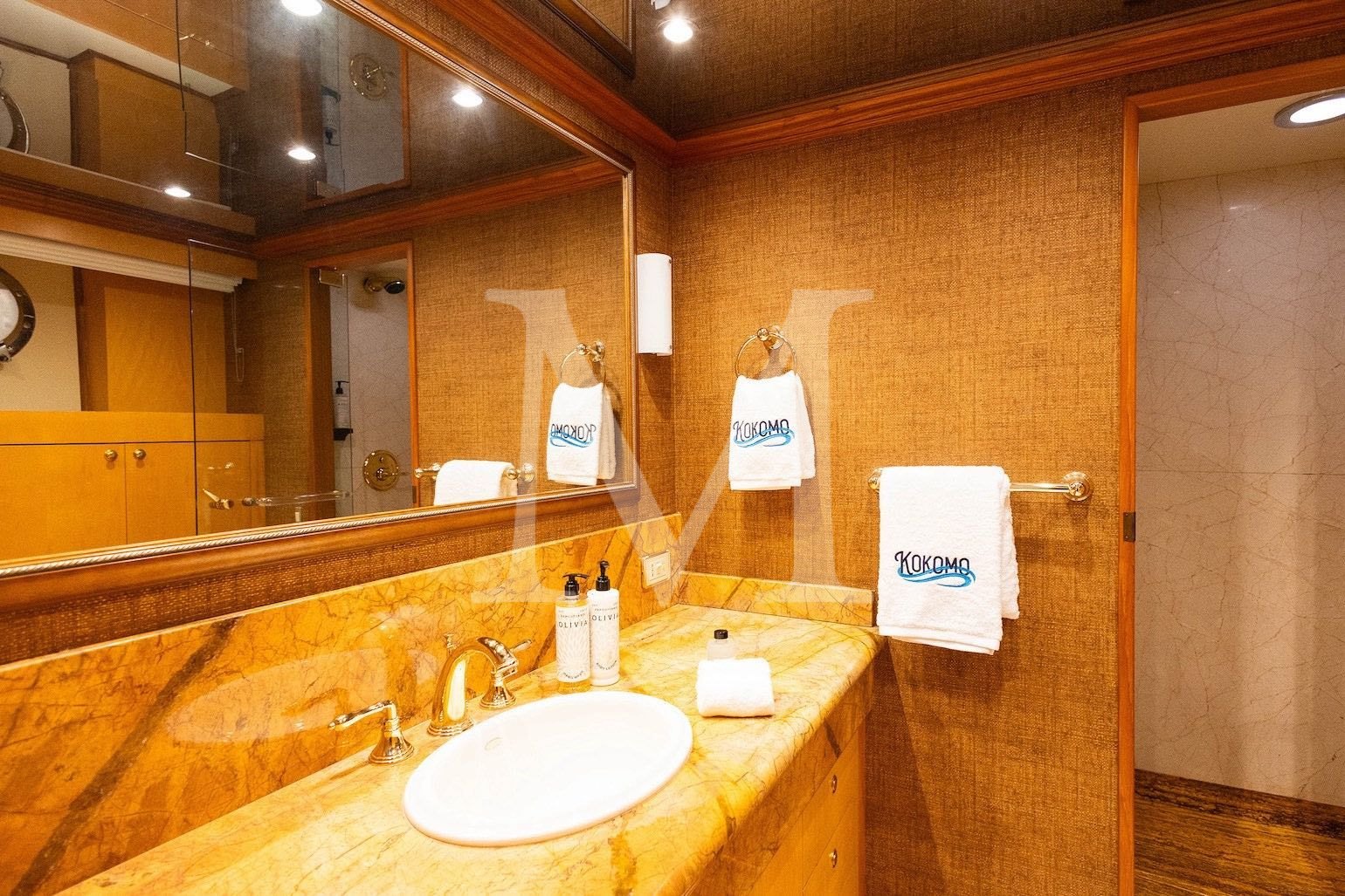 Kokomo_Nights_yacht_charter_greece_lower_double_ensuite