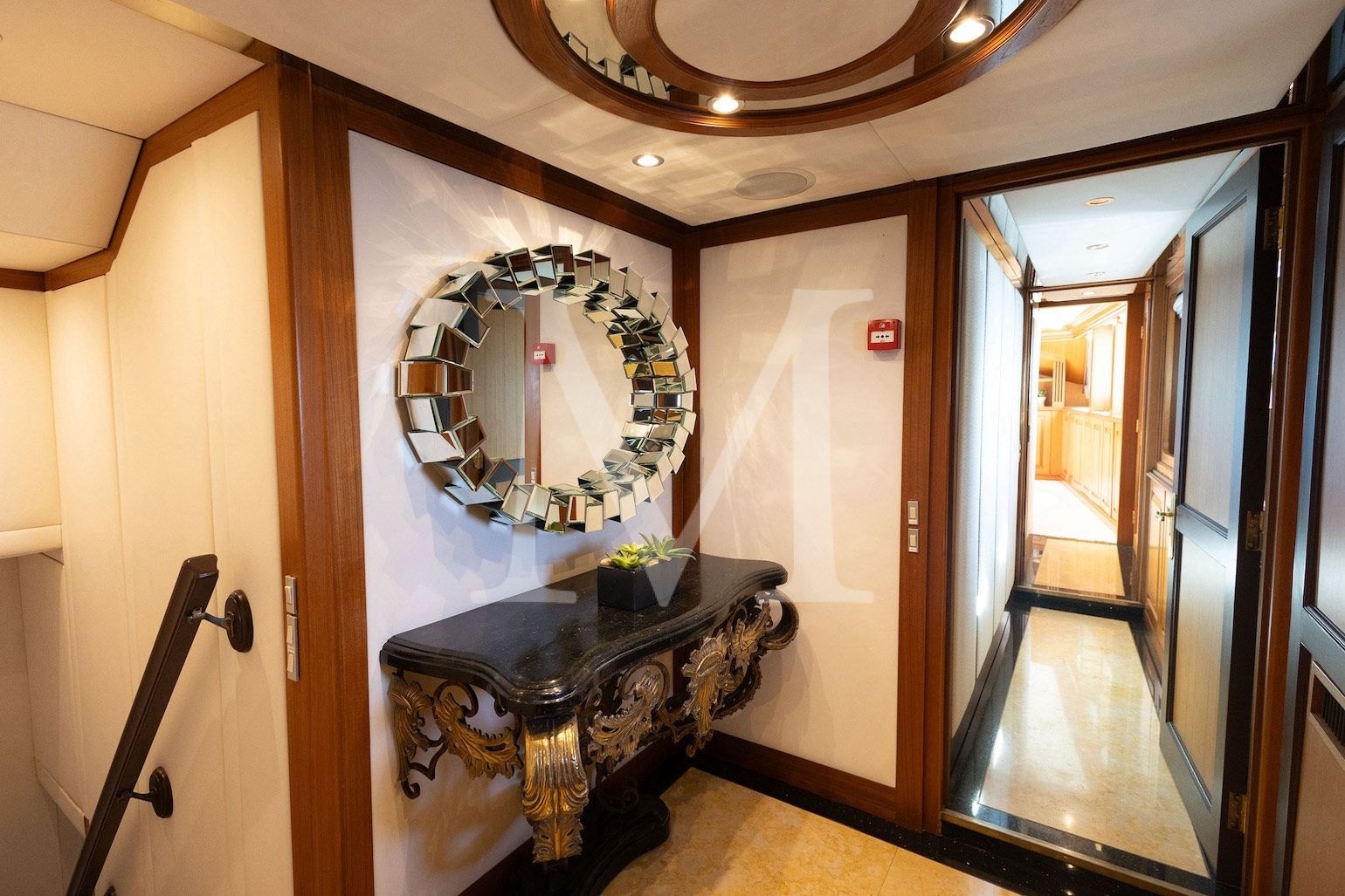 Kokomo_Nights_yacht_charter_greece_main_deck_interior