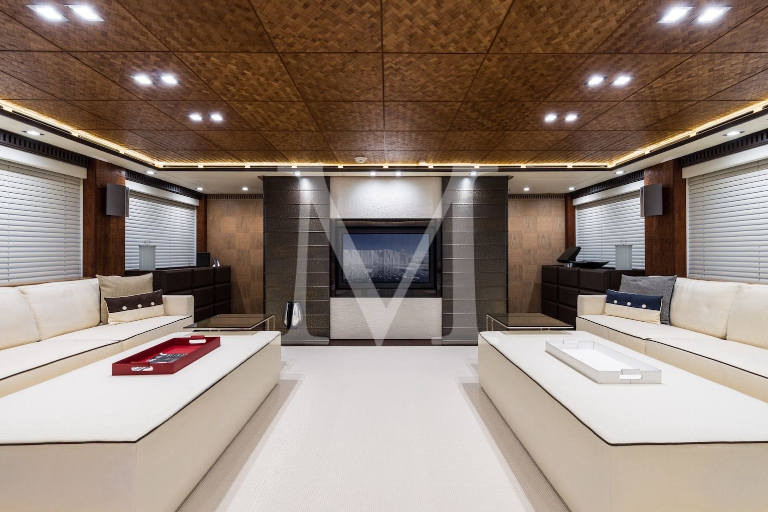 the 50m I Nova explorer bridge salon2
