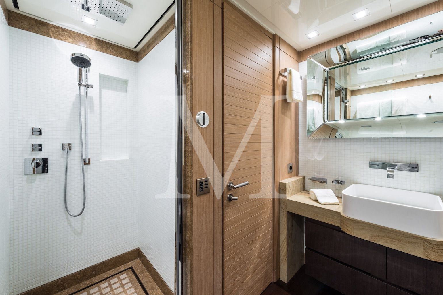 50m I nova lower deck Twin bath