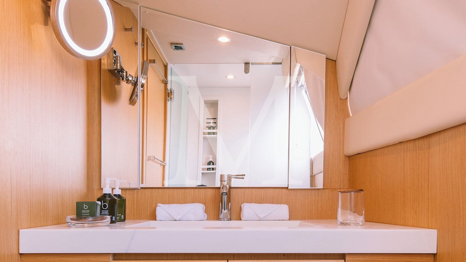 Meli_27m Ferretti_2026_main_deck_vip_ensuite