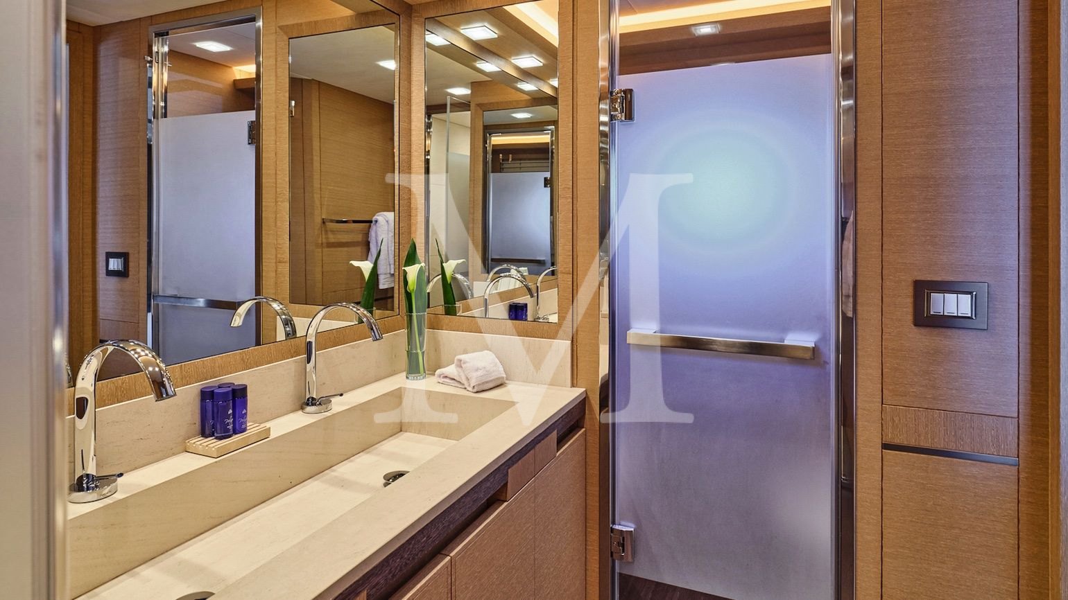 Nayla_yacht_monte_carlo_charter_greece_Master_ensuite
