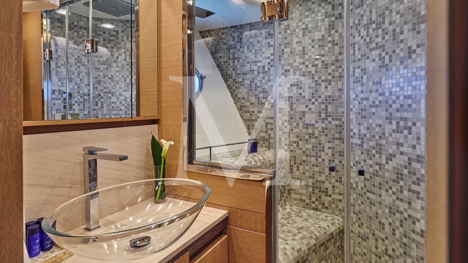 Nayla_yacht_monte_carlo_charter_greece_Twin_ensuite