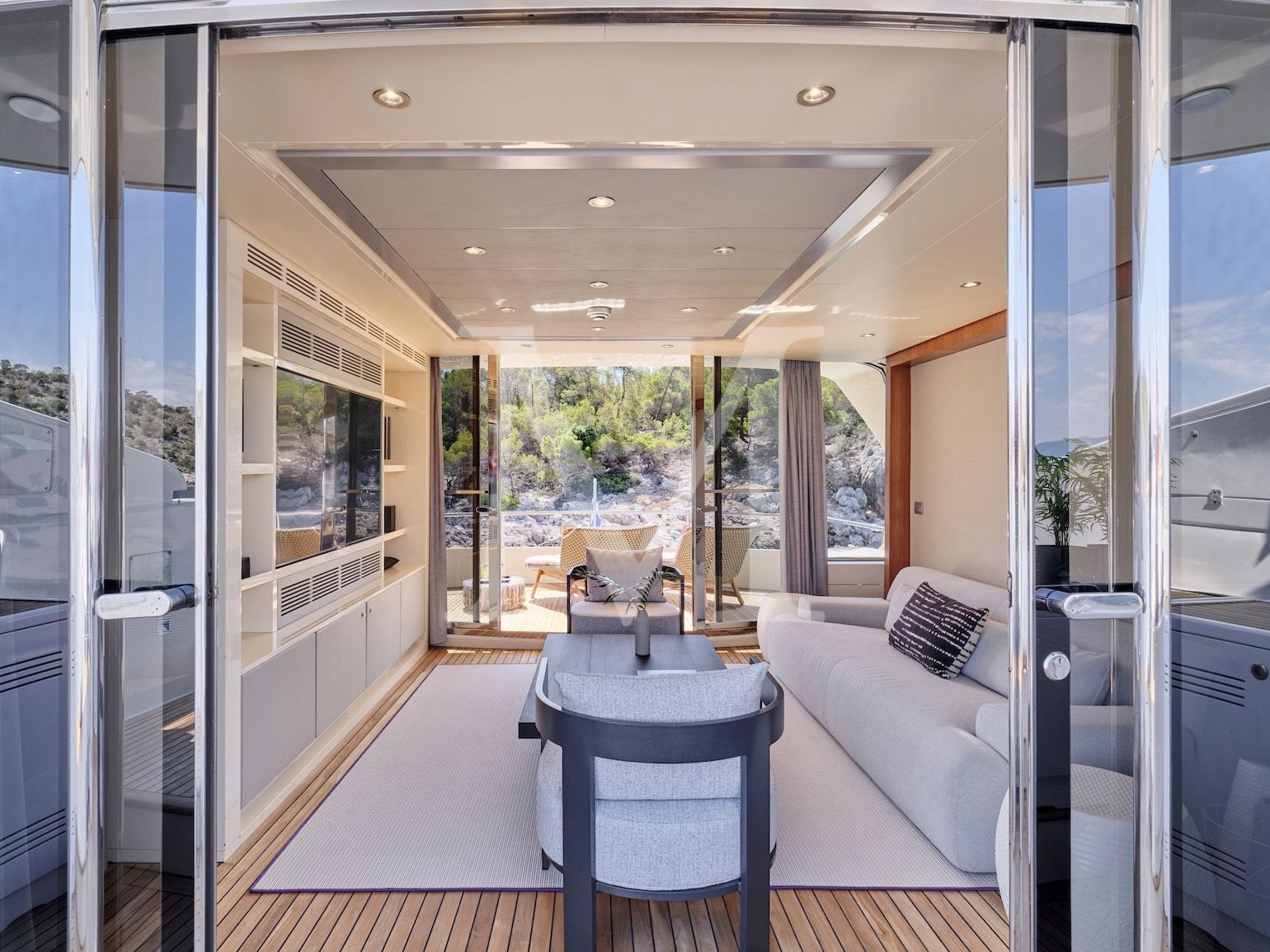charter yacht Beyond RIVA 36m - Upper salon