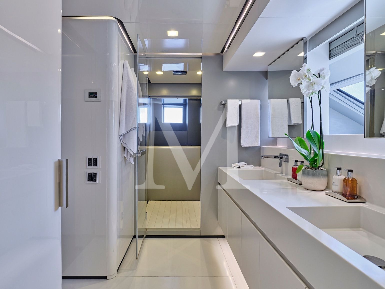 RIANA_II_sanlorenzo_yacht_master_ensuite