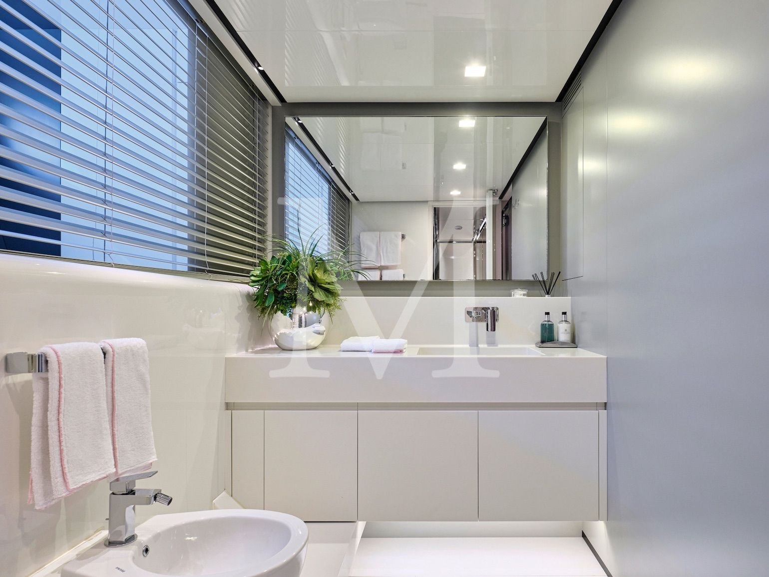 RIANA_II_sanlorenzo_yacht_double_ensuite