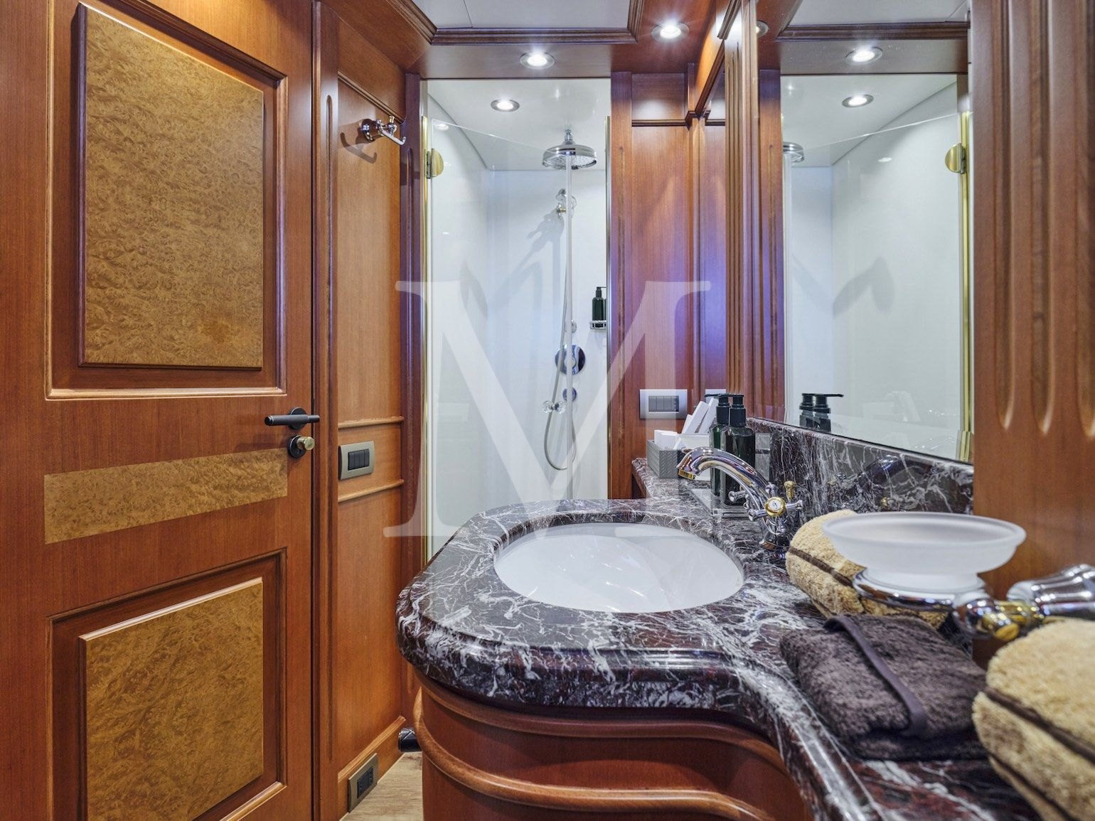 Celia p VIP 2 bath