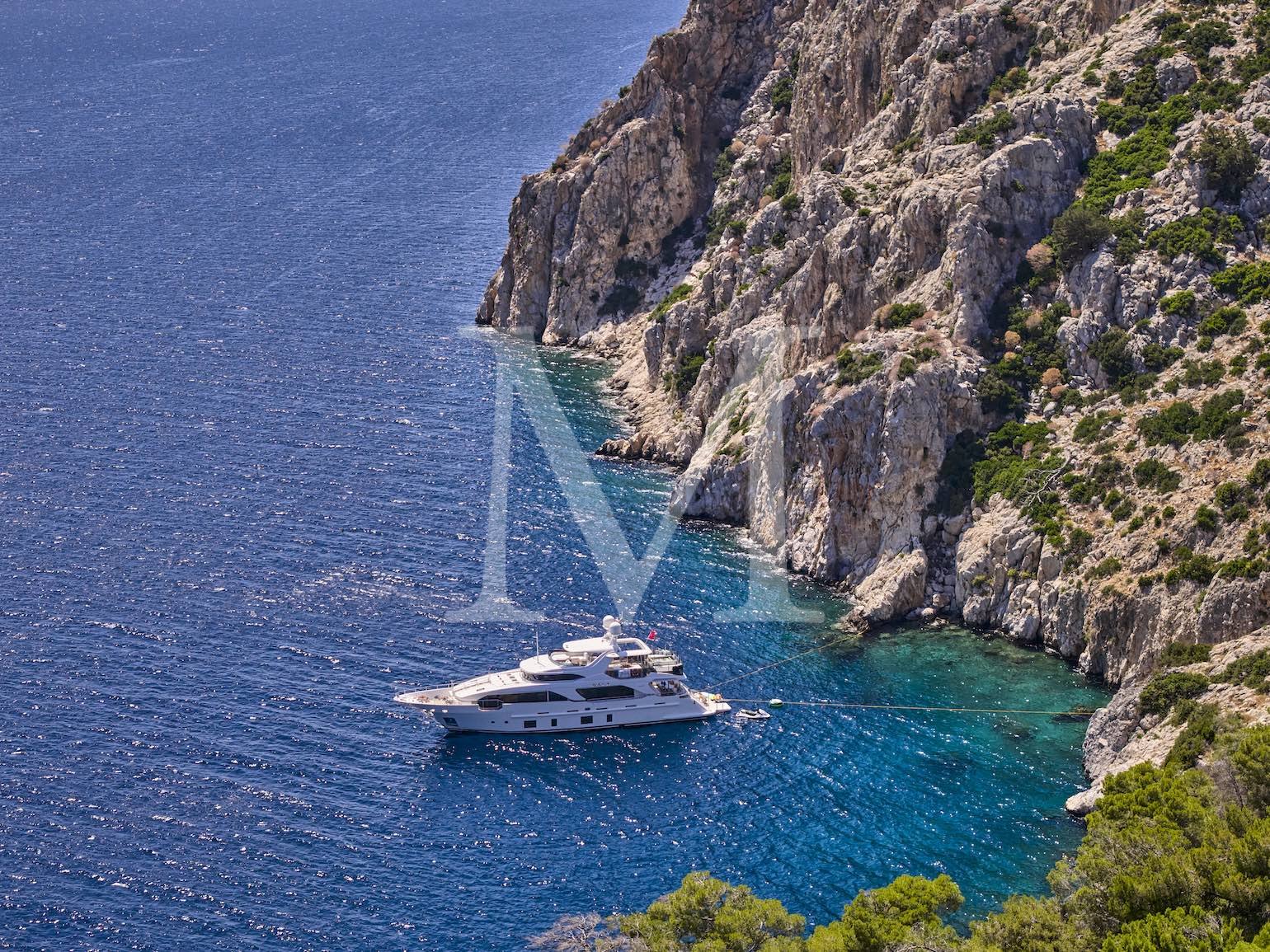 in greece only charter yacht 5 double cabins GALA I Benetti, jacuzzi