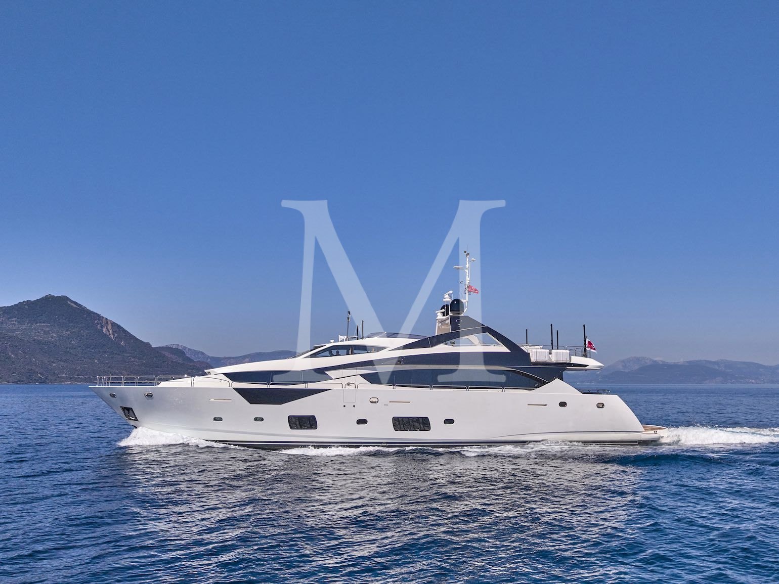BLADE I Sunseeker charter
