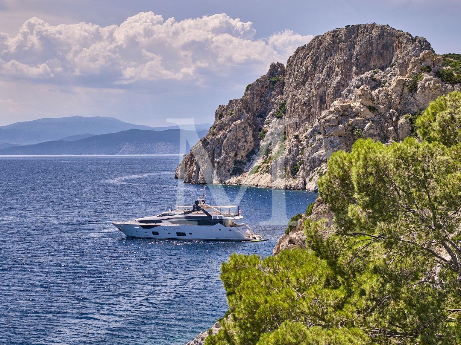 BLADE I 34 m Sunseeker charter -