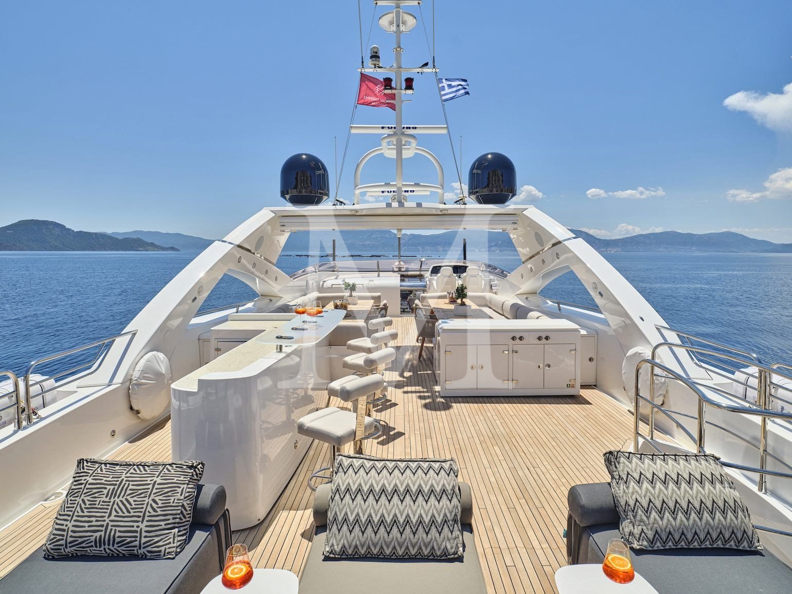 BLADE I Sunseeker charter - sundeck
