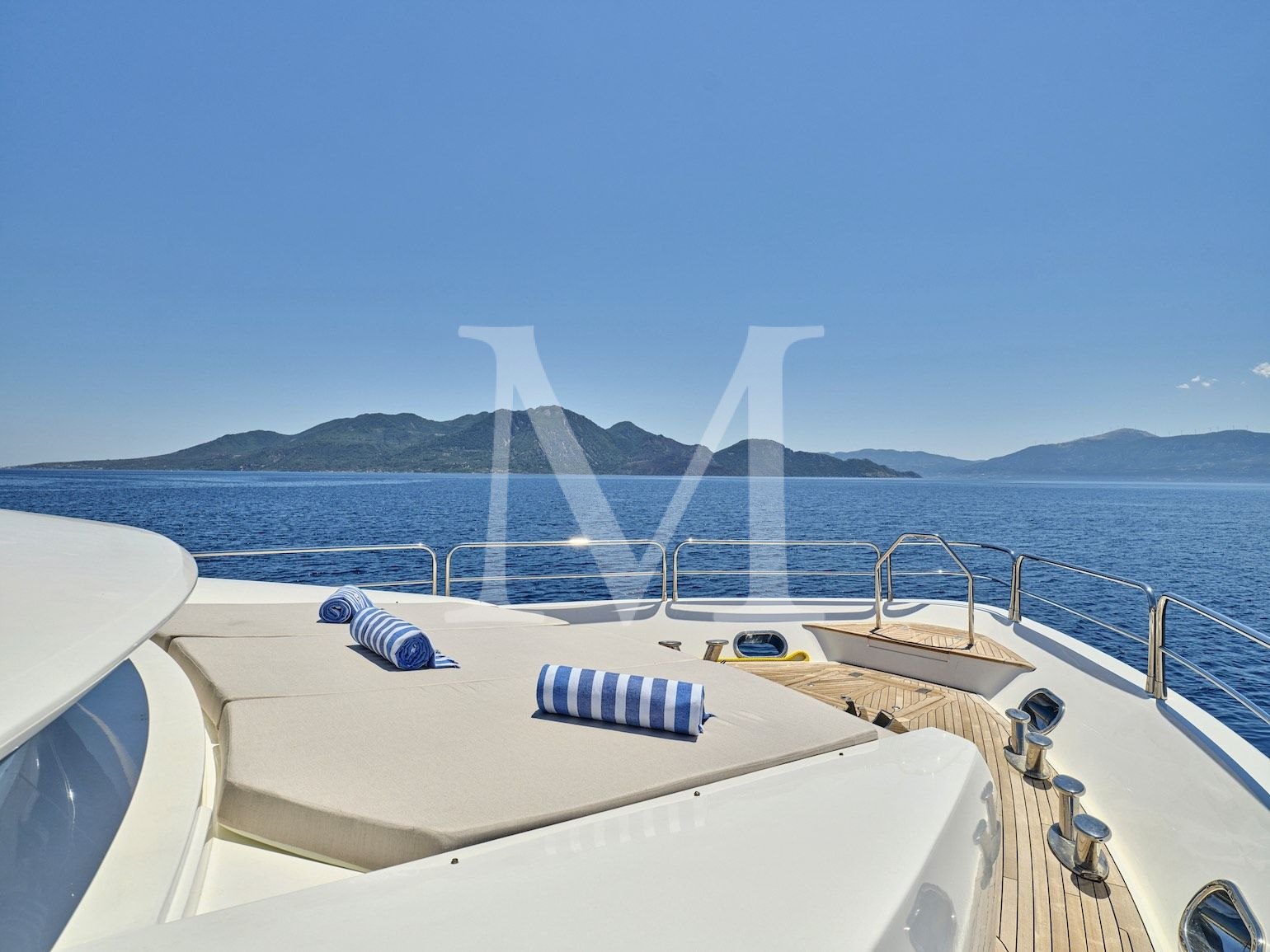 BLADE I Sunseeker charter - bow loungers