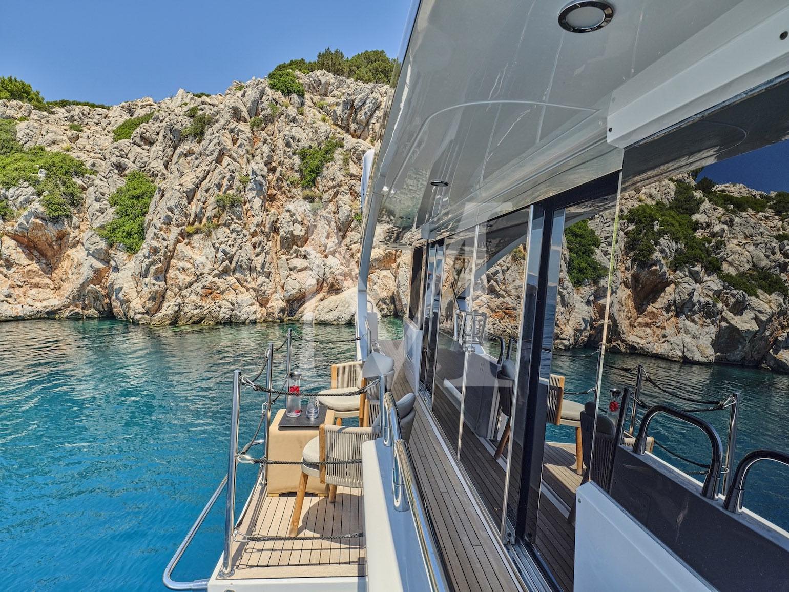 BLADE I Sunseeker charter - balcony