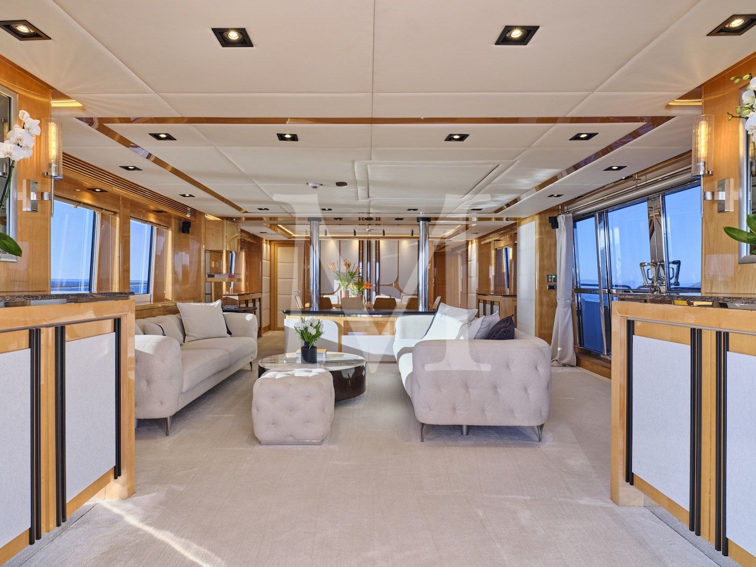 BLADE I Sunseeker charter - salon