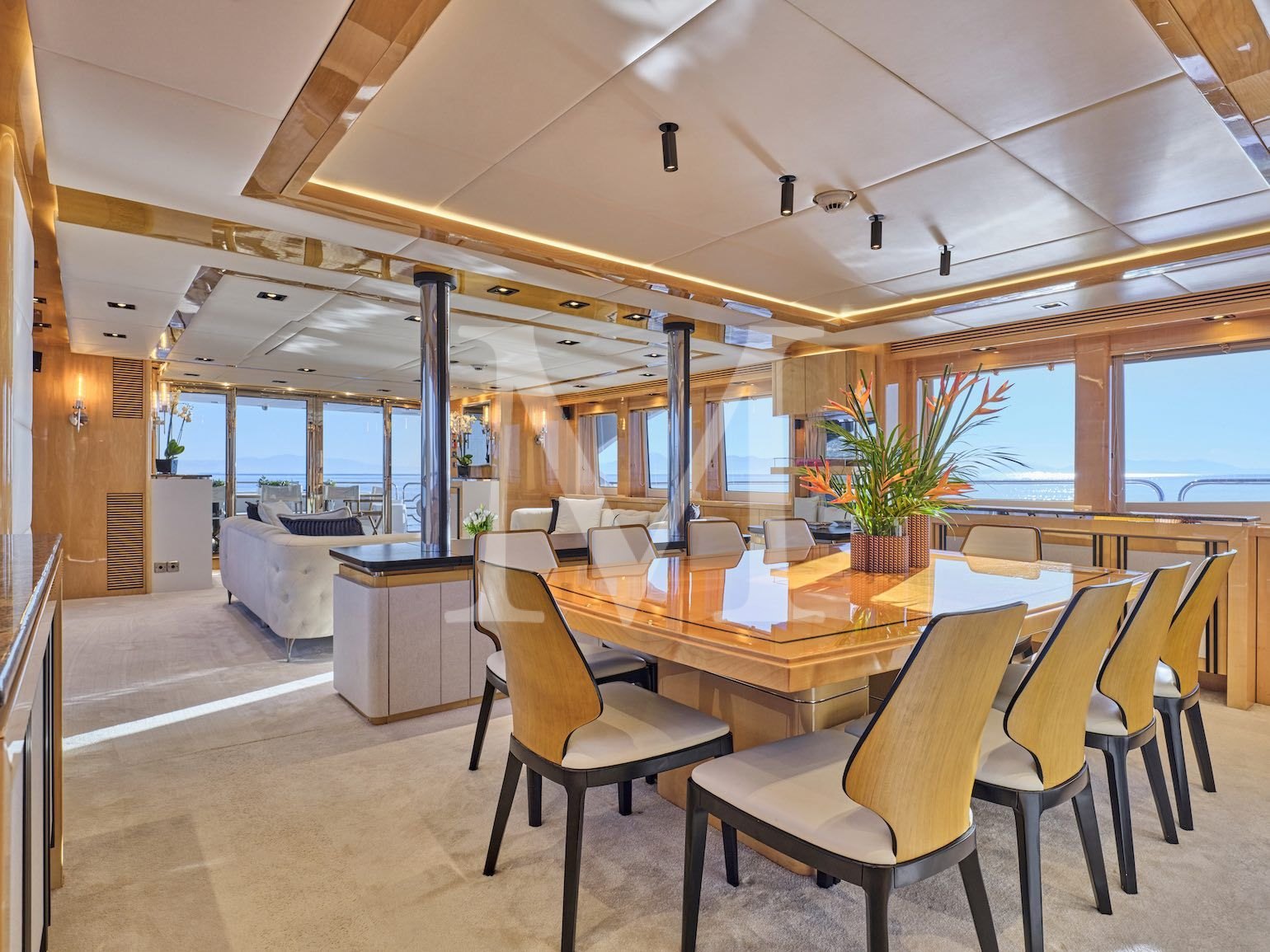 BLADE I Sunseeker charter - salon 2