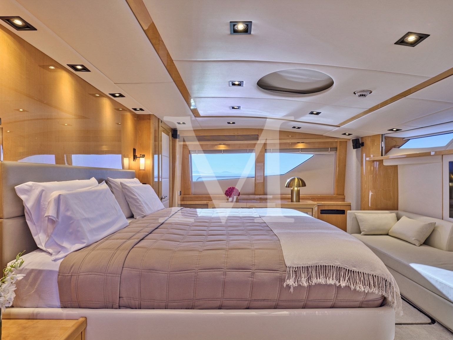 BLADE I Sunseeker charter - master