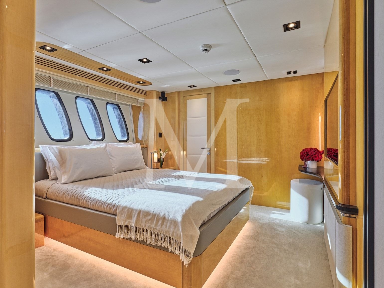 BLADE I Sunseeker charter - VIP