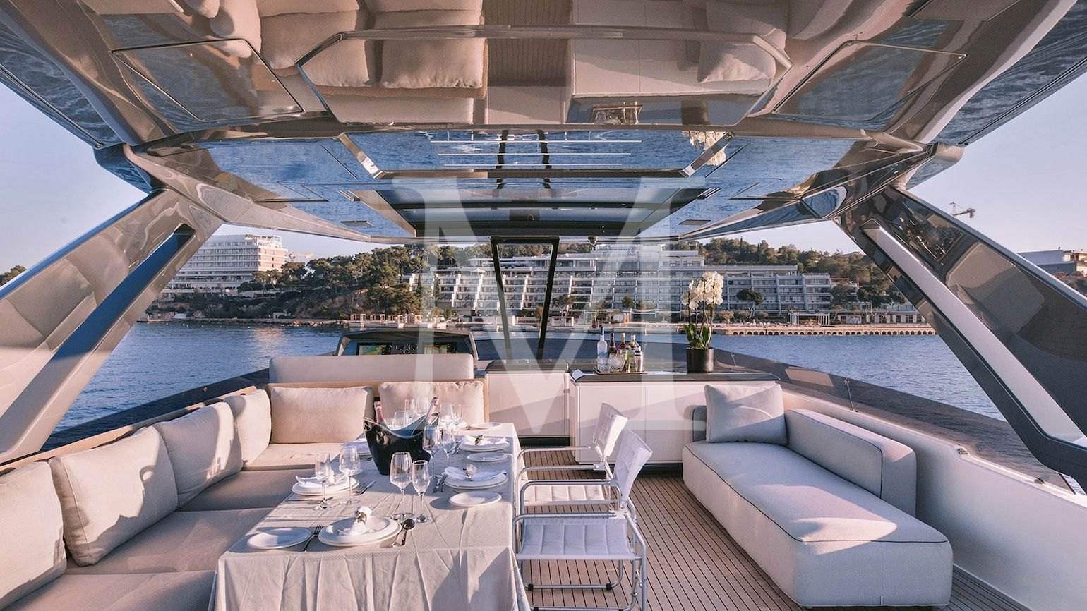 Anassa_A_ferretti_charter_Greece_sundeck2
