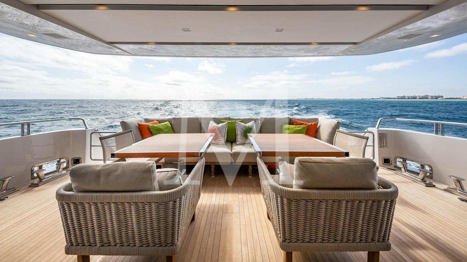 wombat_sanlorenzo_yacht_charter_greece_aftdeck