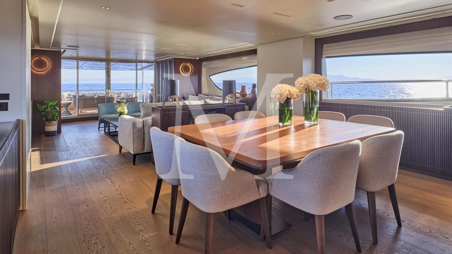 once more yacht charter salon dine