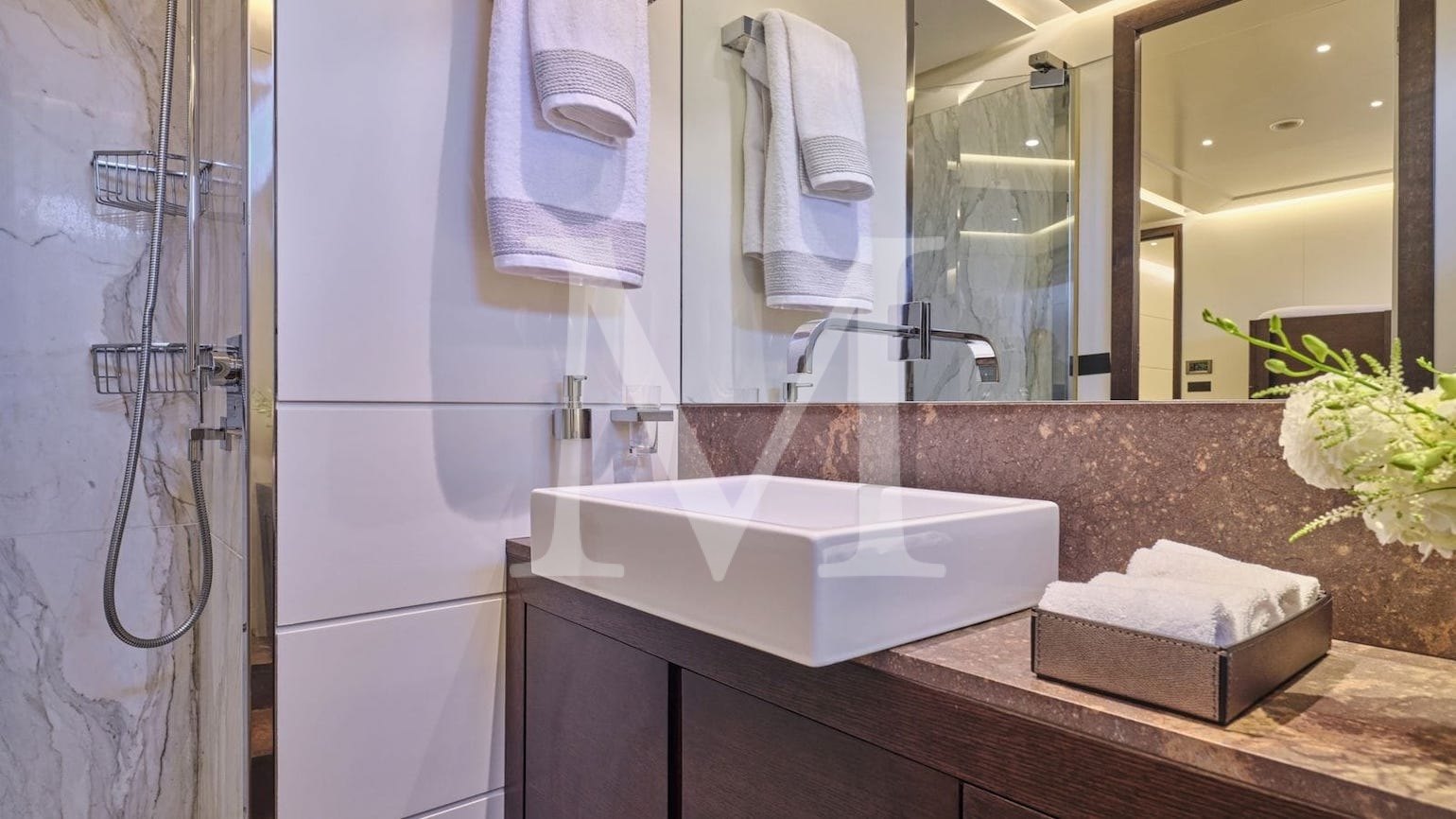 Twin cabin yacht once more ensuite