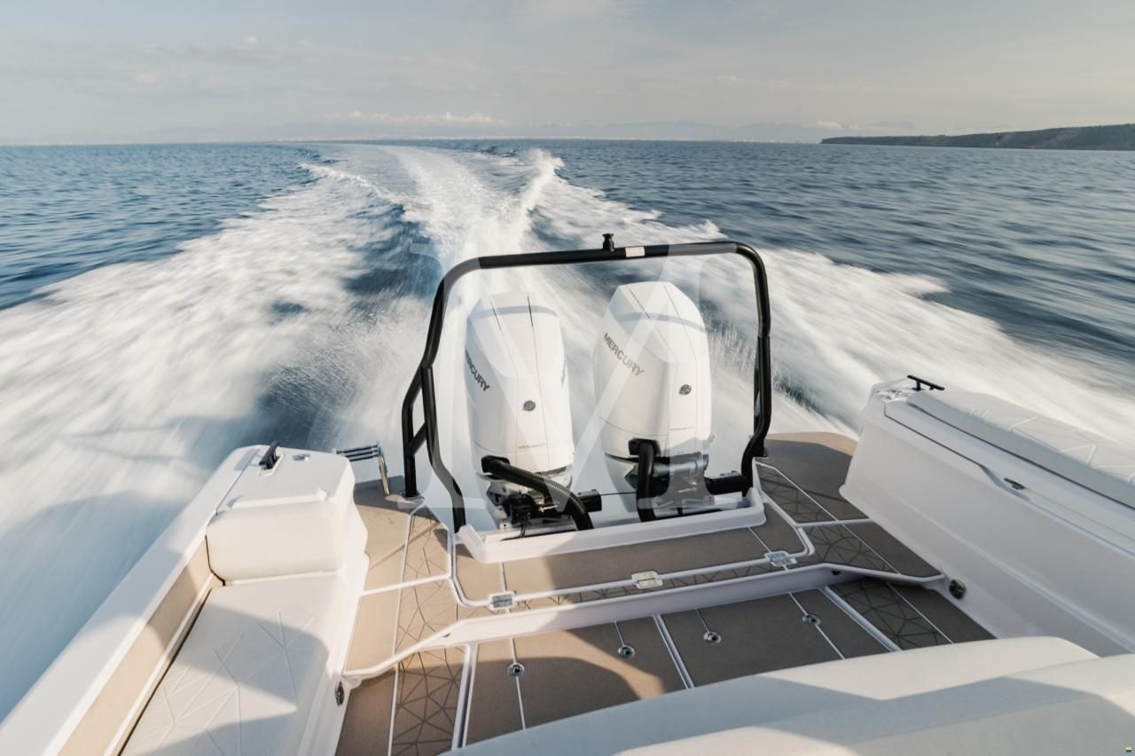 axopar_38_Sun_TOP_2026_chase_tender_rental_athens