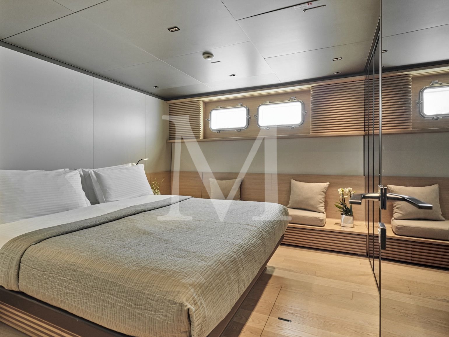 2 guest cabin bestia SP110