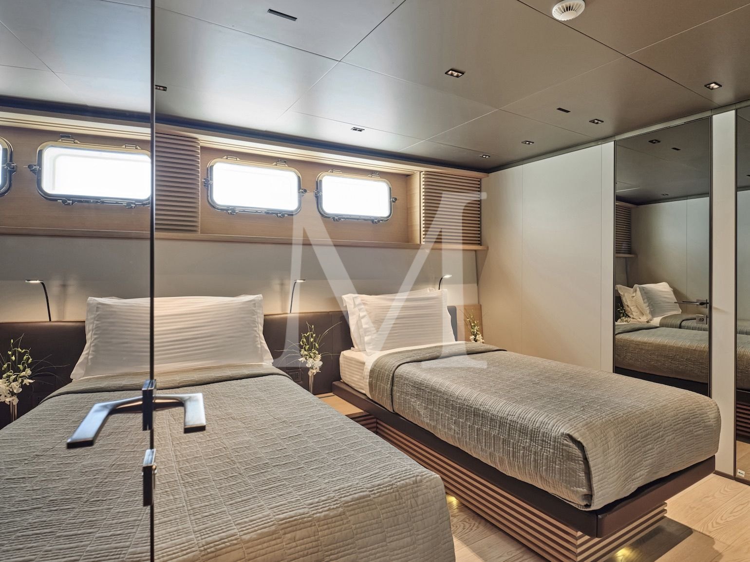 twin guest cabin bestia