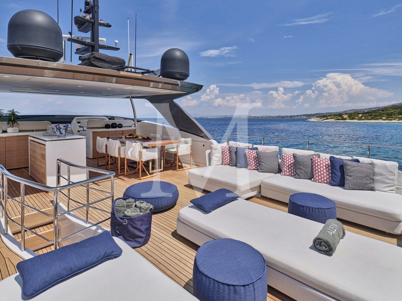 Charter yacht Alein greece sundeck