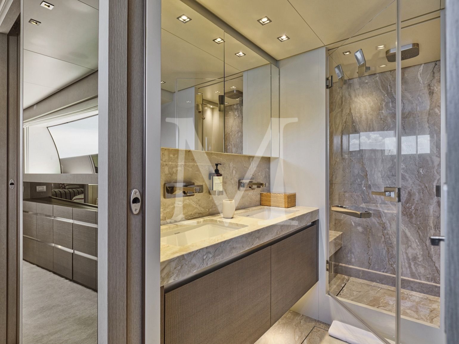 Charter yacht Alein greece main master ensuite