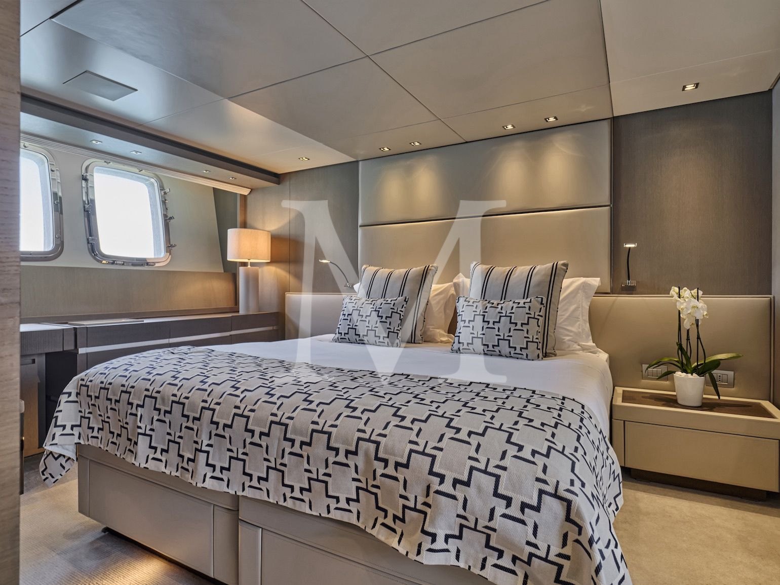 Charter yacht Alein greece lower master