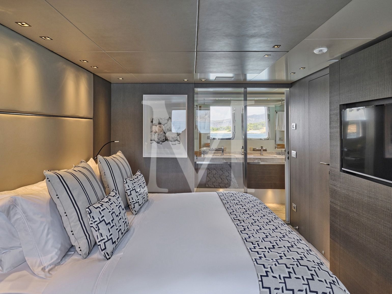 Charter yacht Alein greece lower master ensuite2