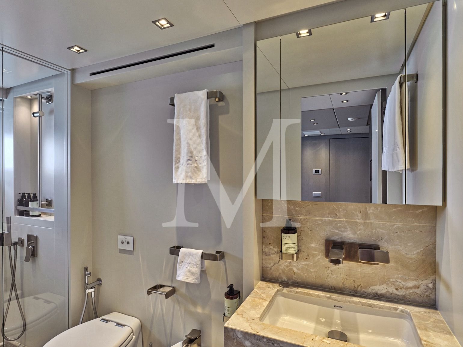 Charter yacht Alein greece guest cabin ensuite