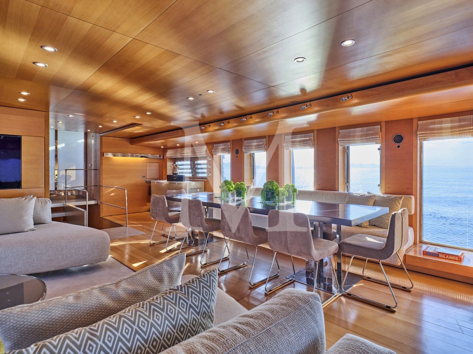 Not Guilty yacht salon side2