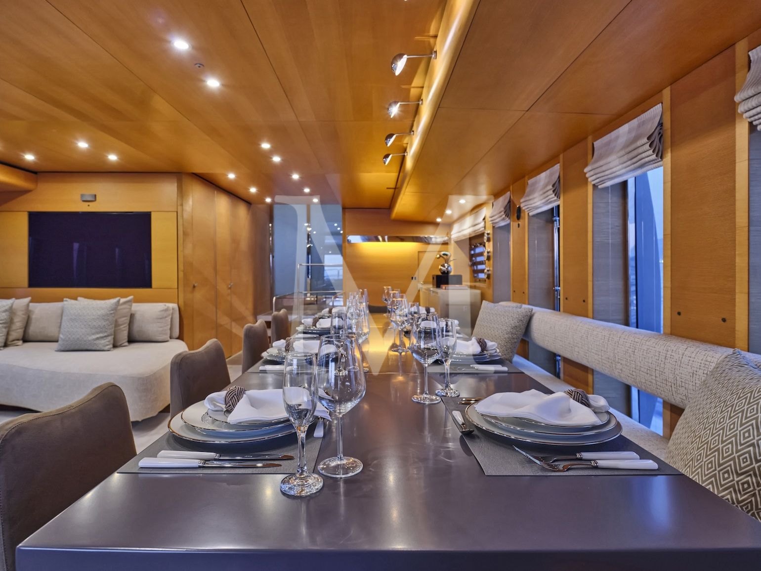 Not Guilty yacht salon dining2
