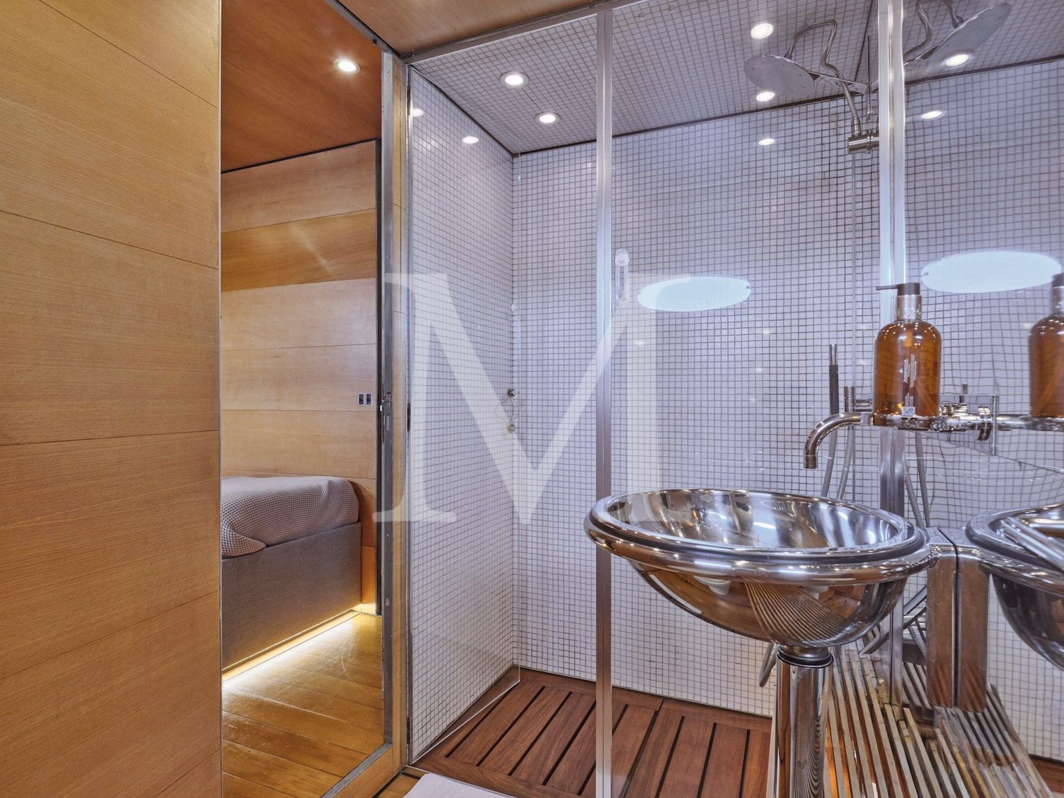 not guilty yacht Twin ensuite