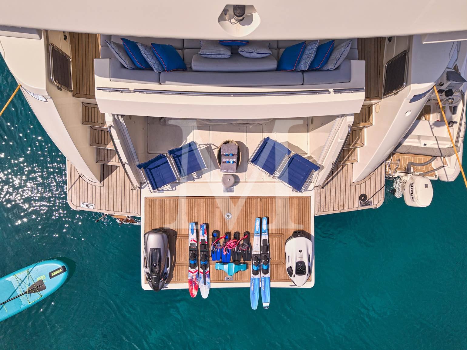 24m Ferretti Bon Bon charter greece beach club