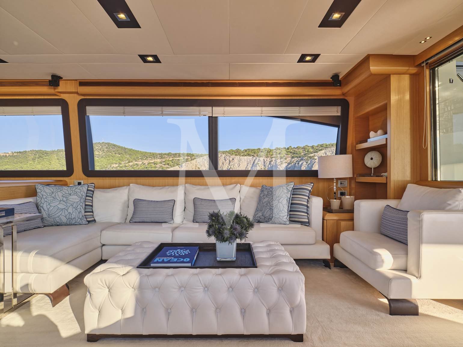 24m Ferretti Bon Bon charter greece salon 3