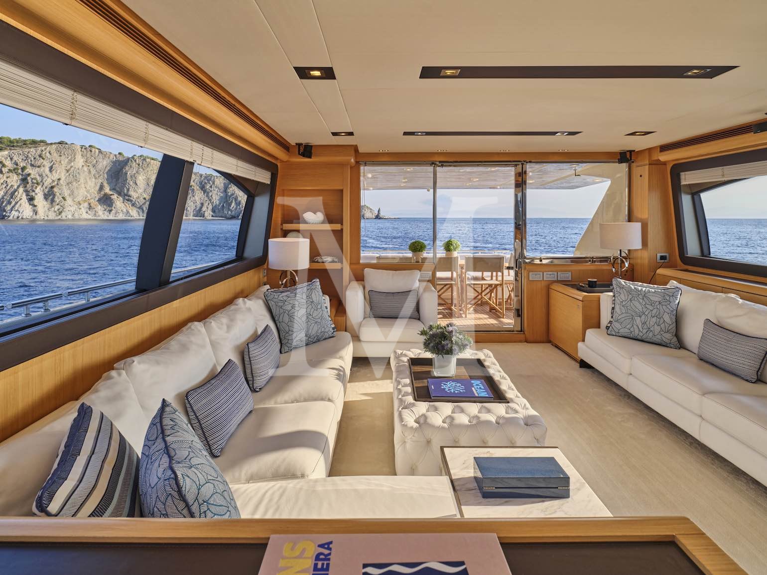 24m Ferretti Bon Bon charter greece salon 4
